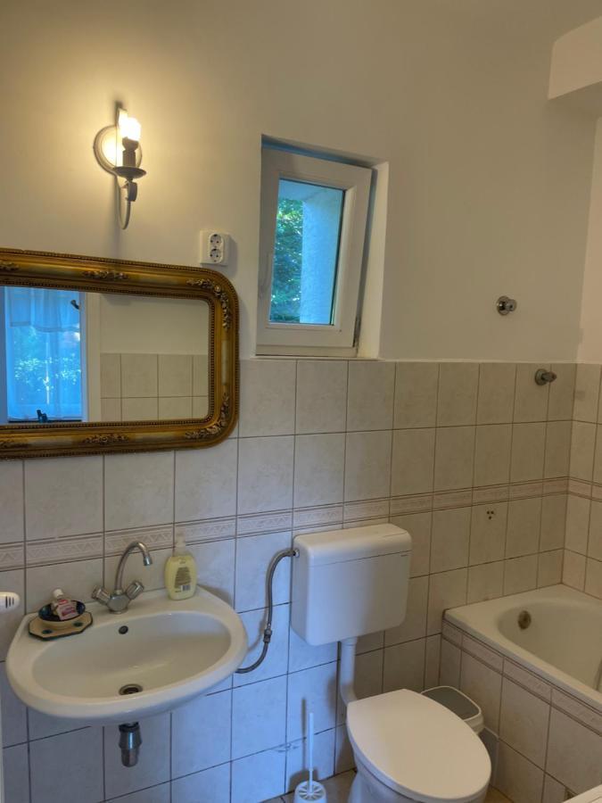Aparthotel Pelini középső à Szentendre Extérieur photo