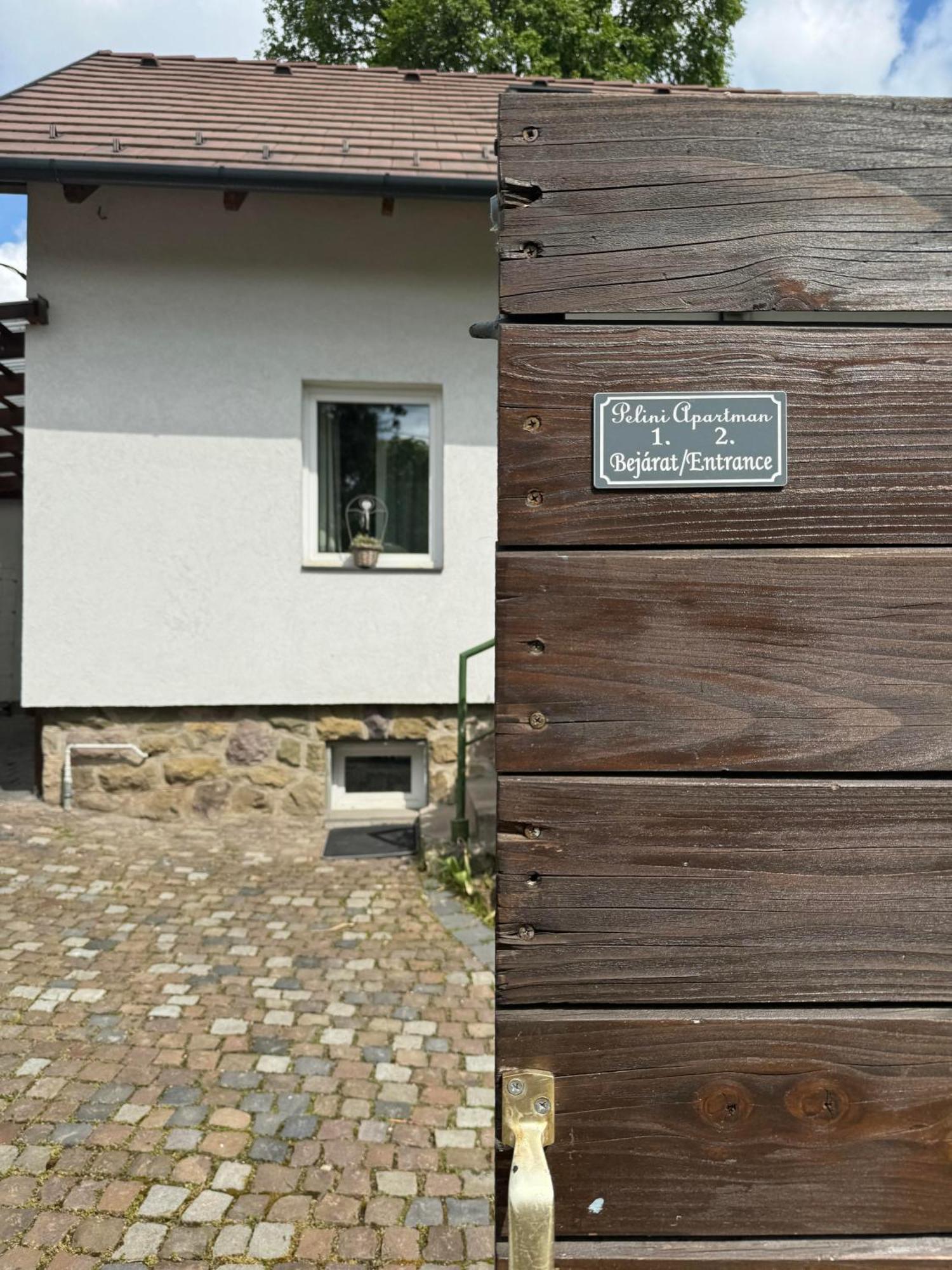 Aparthotel Pelini középső à Szentendre Extérieur photo